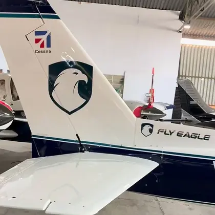 Muita gente vê um comandante pilotando uma grande aeronave e imagina que ele já começou lá em cima. Mas a verd